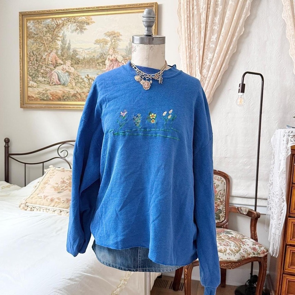 90s Jerzees size XL blue embroidered floral raw hem sweatshirt pullover